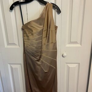Elegant One-Shoulder Gold Dress